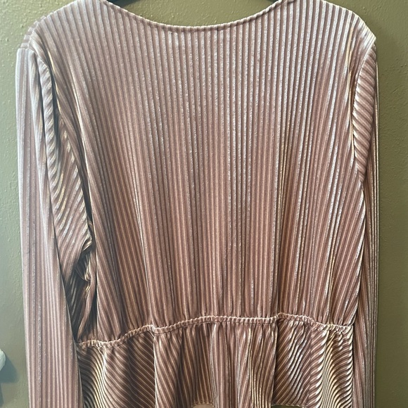 Mauve velour wrap top. 3x - Picture 4 of 4